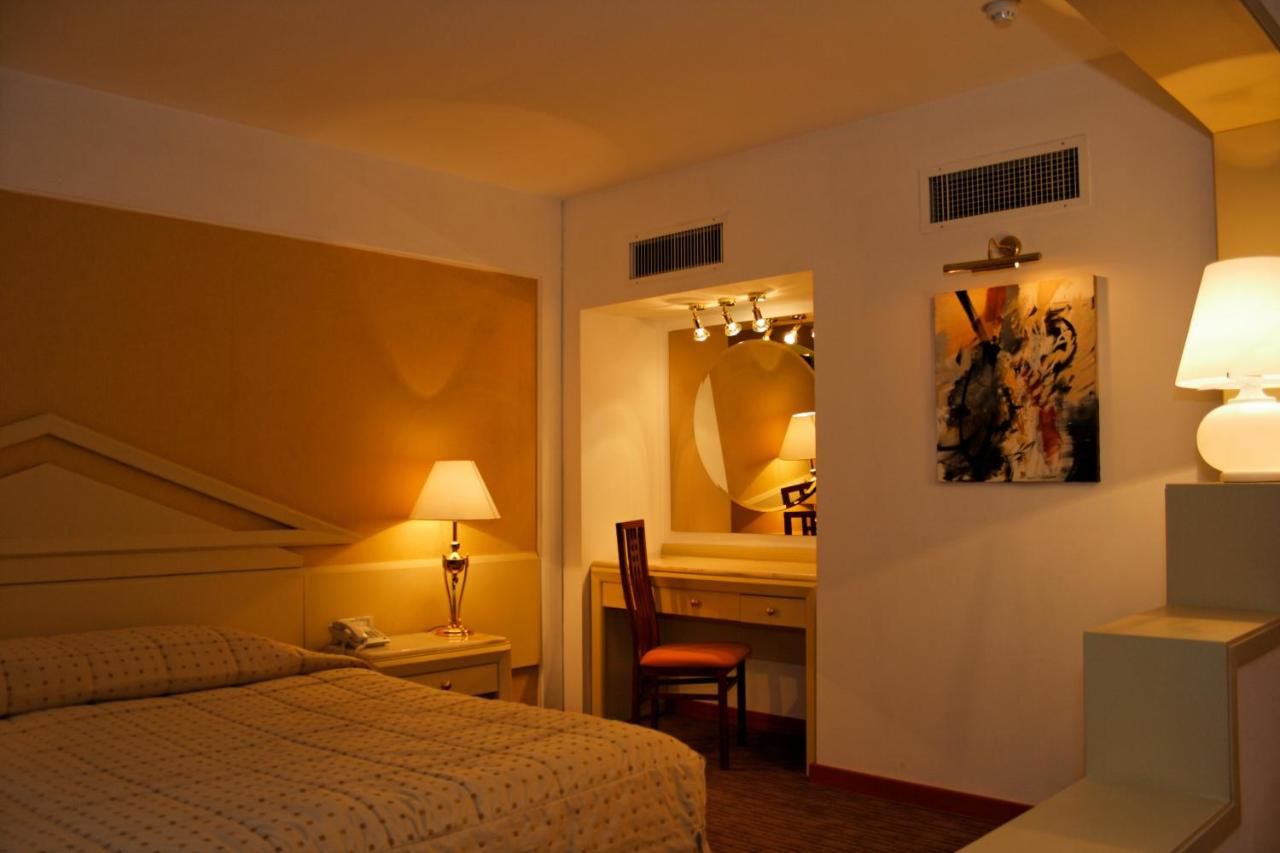 Отель Hotel Aro Palace Брашов-17