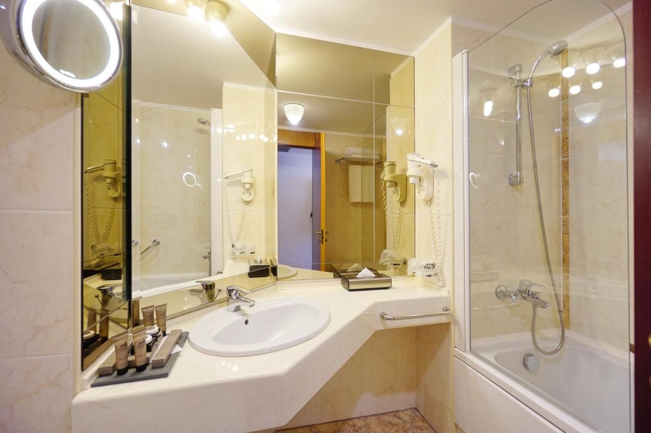 Отель Hotel Aro Palace Брашов-30
