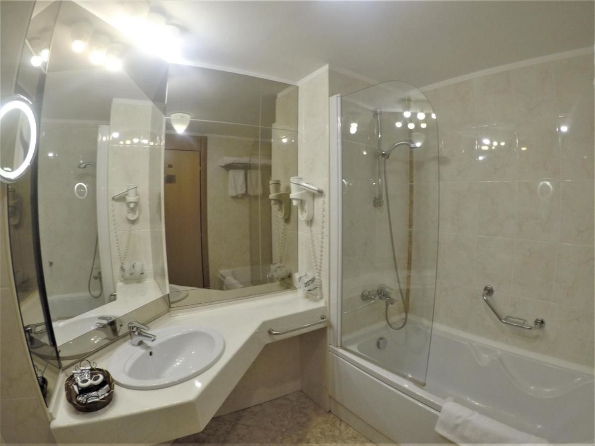 Отель Hotel Aro Palace Брашов