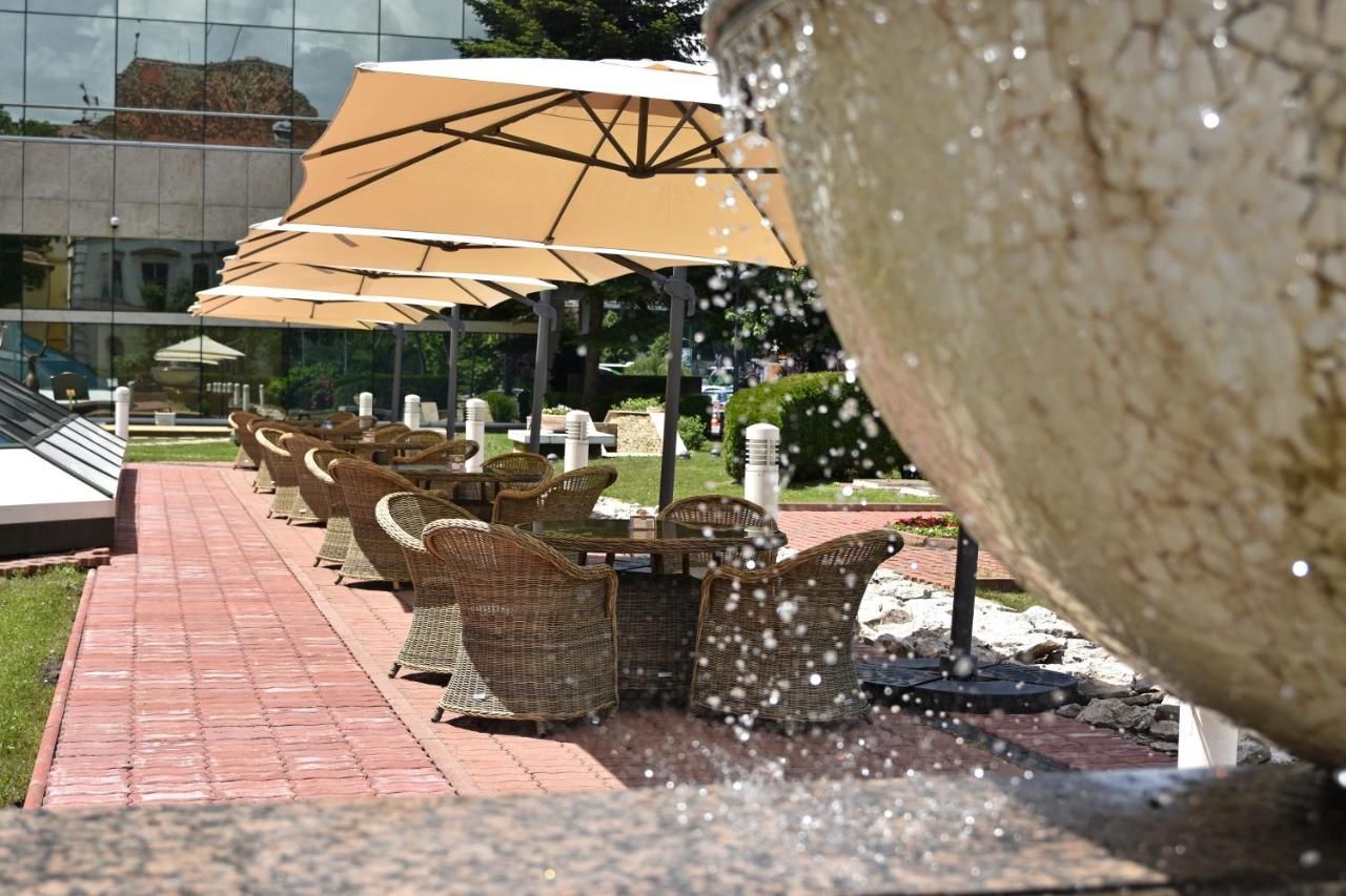 Отель Hotel Aro Palace Брашов