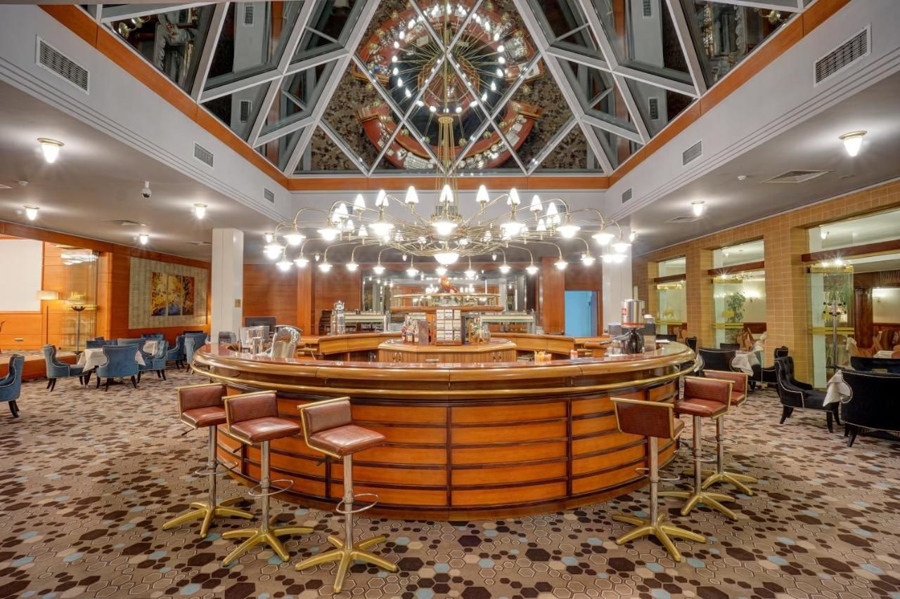 Отель Hotel Aro Palace Брашов
