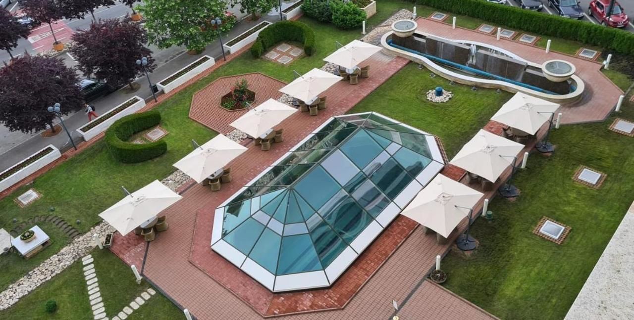 Отель Hotel Aro Palace Брашов-10