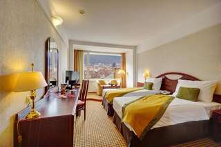 Отель Hotel Aro Palace Брашов Стандартный двухместный номер с 2 отдельными кроватями-1